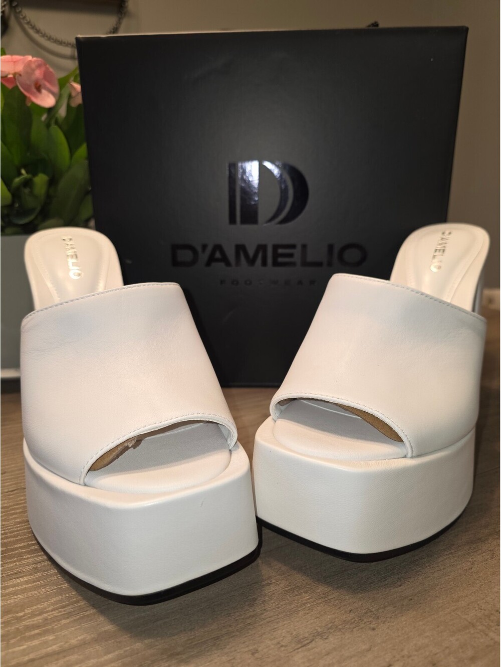 New in Box D'Amelio White Platform Block Heel Slide Sandals